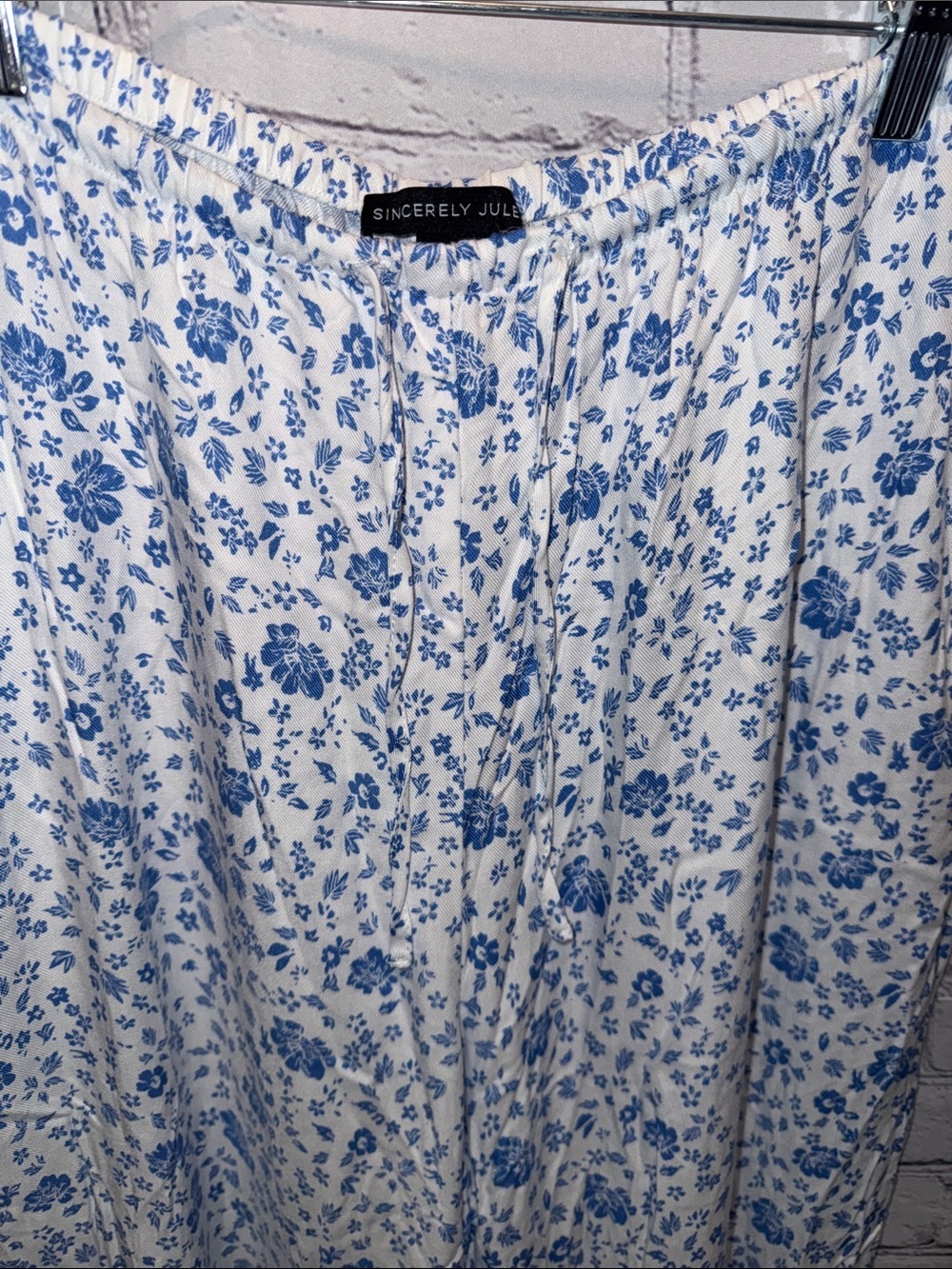 Sincerely Jules White Pants with Blue Floral Print - Picture 3 of 6